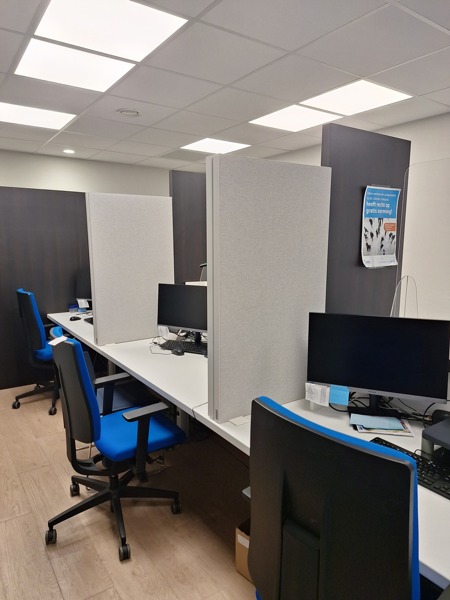 COUSTdeskscreens – Séparation acoustique entre bureaux chez ACLVB
